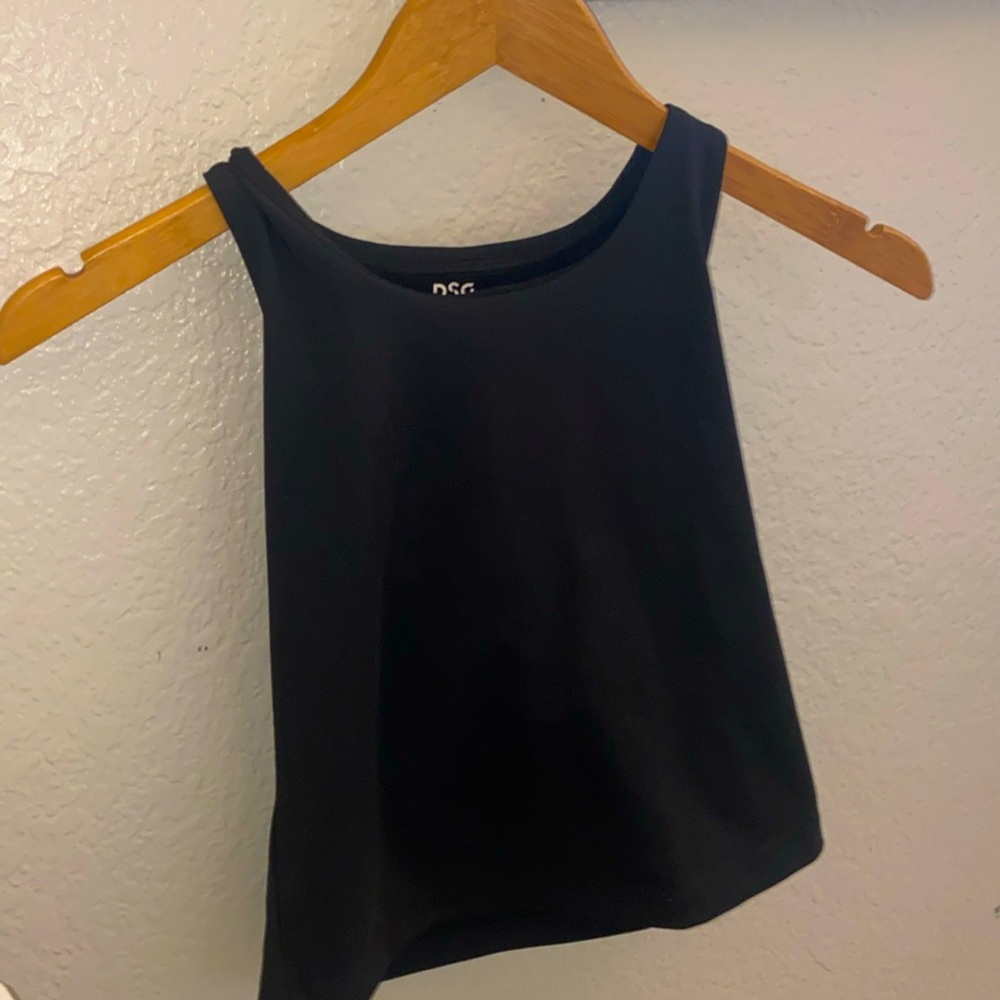 black workout top with built in sports bra